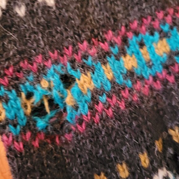 Lord Taylor Vintage Shetland Wool Fair Isle Sweater Scotland HOLES - Picture 8 of 8